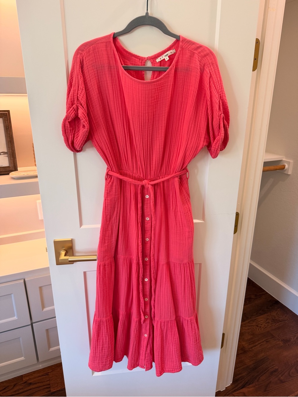 XiRENA Coral Pink Button-Front Midi Dress with Tie Waist